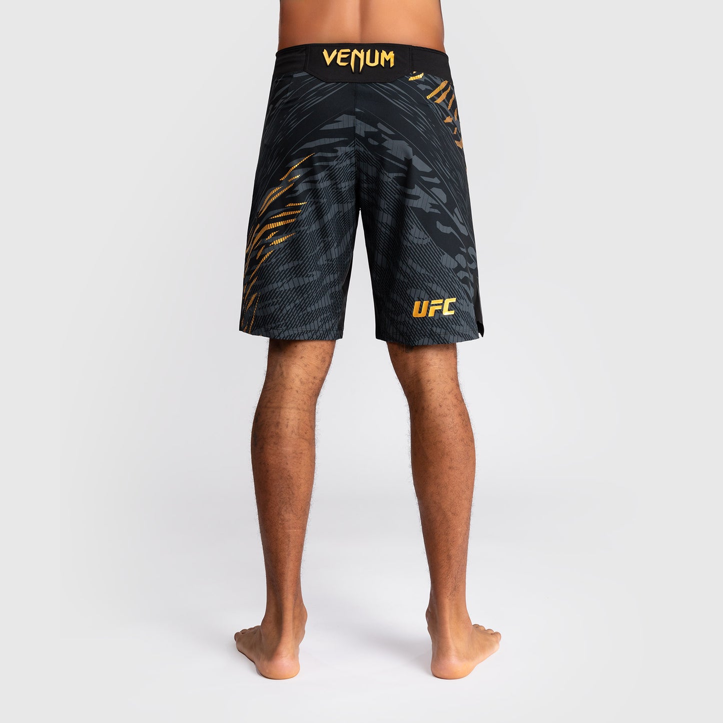 UFC Fusion by Venum Personalizados Authentic Fight Night Shorts de Lucha para Hombre - Ajuste Largo - Campeón