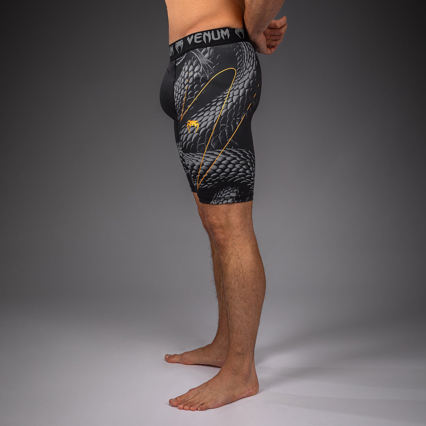 Venum Matupa Short de Compresión - Negro/Gris/Oro