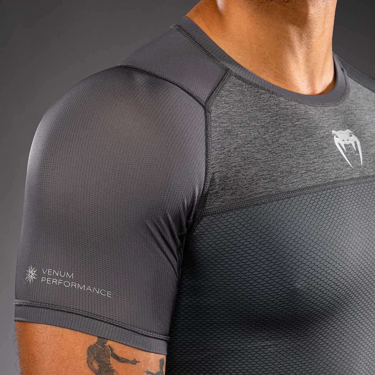 Venum G-Fit Scale Rashguard de manga corta - Gris