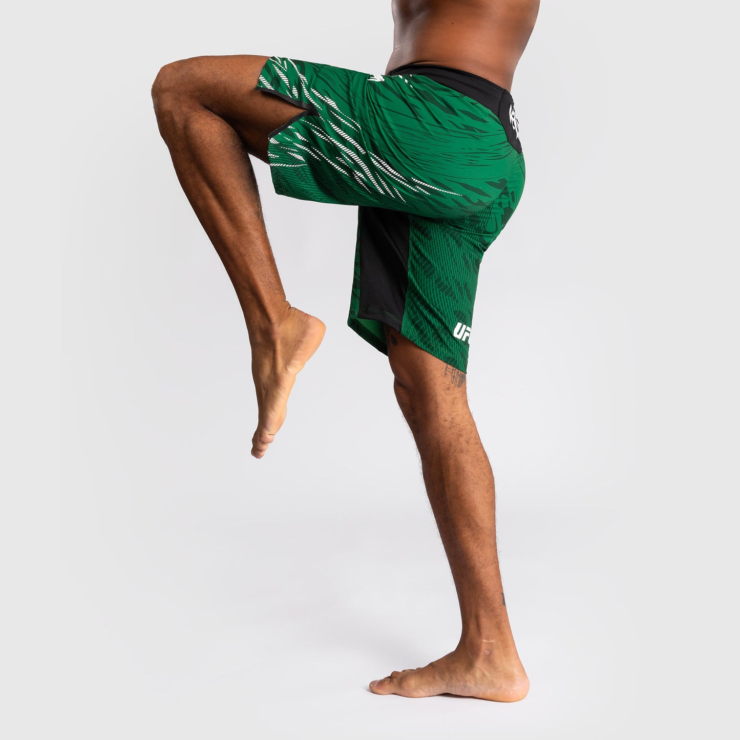 UFC Fusion by Venum Personalizados Authentic Fight Night Shorts de Lucha para Hombre - Ajuste Largo - Verde