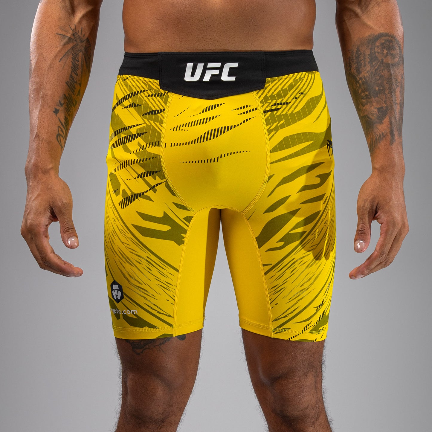 UFC Fusion by Venum Authentic Fight Night Vale Tudo Shorts para Hombre - Amarillo