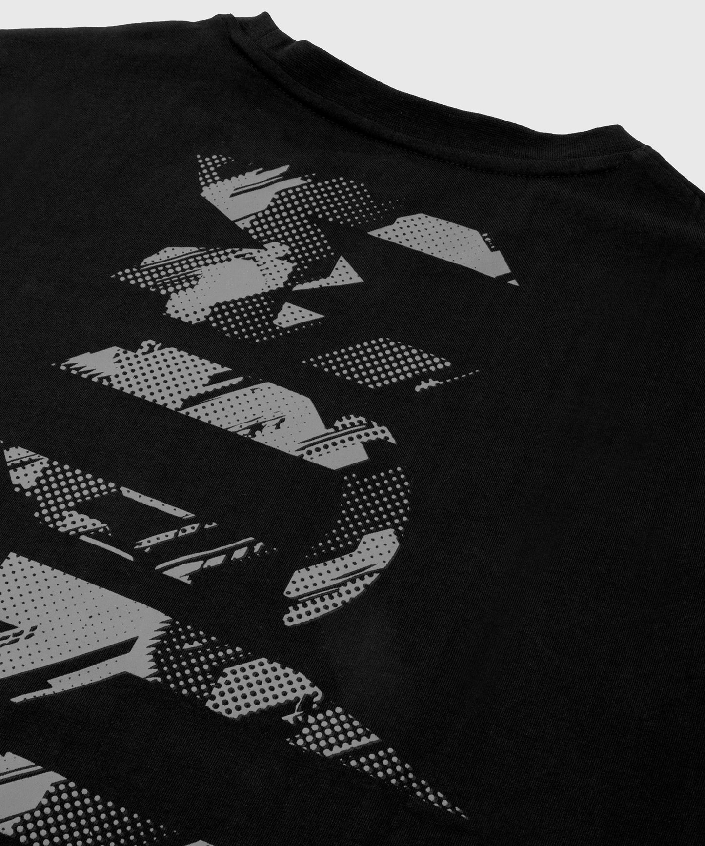 Camiseta Venum Giant Camo 2.0  - Negro/Camo Urbano