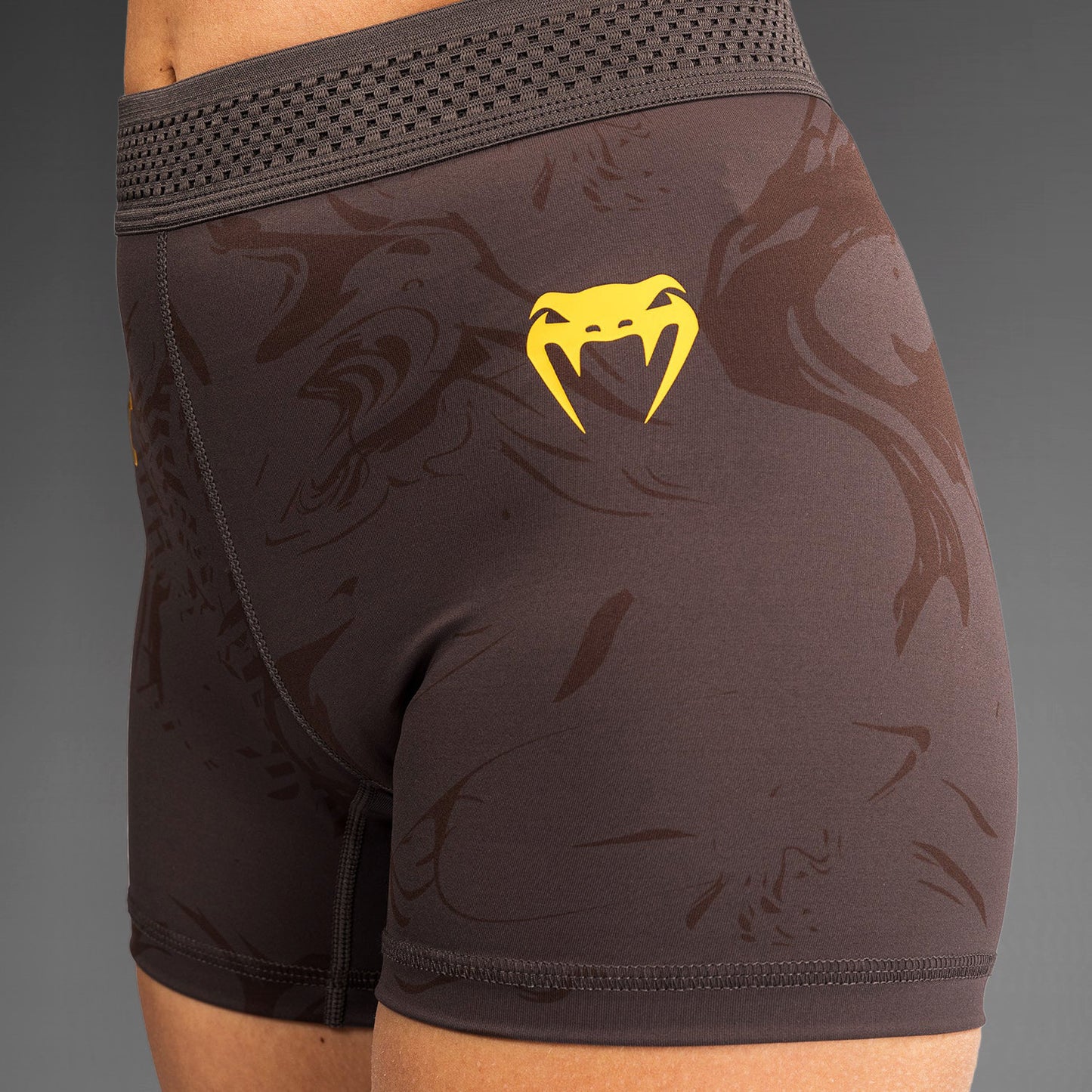 UFC Fusion by Venum Fight Week Vale Tudo Shorts para Mujer - Marrón tierra