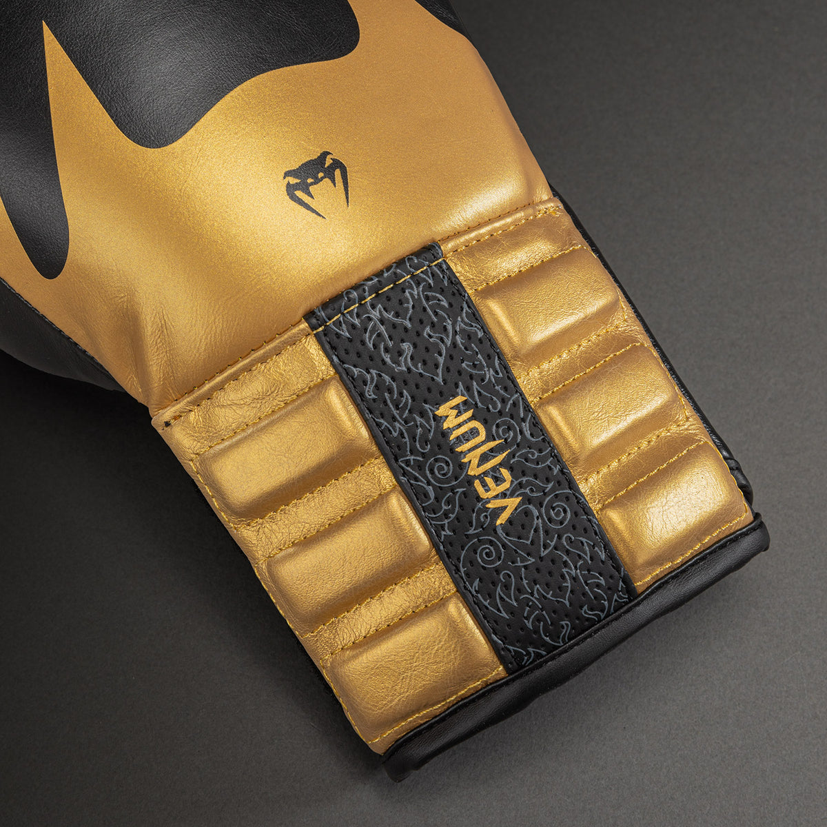 Venum Reverso Guantes de Boxeo – Negro/Oro