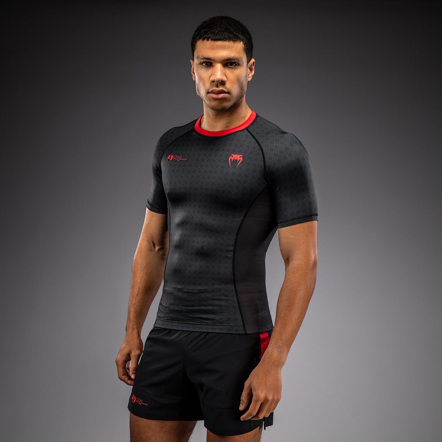 Venum x Roger Gracie Signature Rashguard Manga Corta - Negro/Rojo
