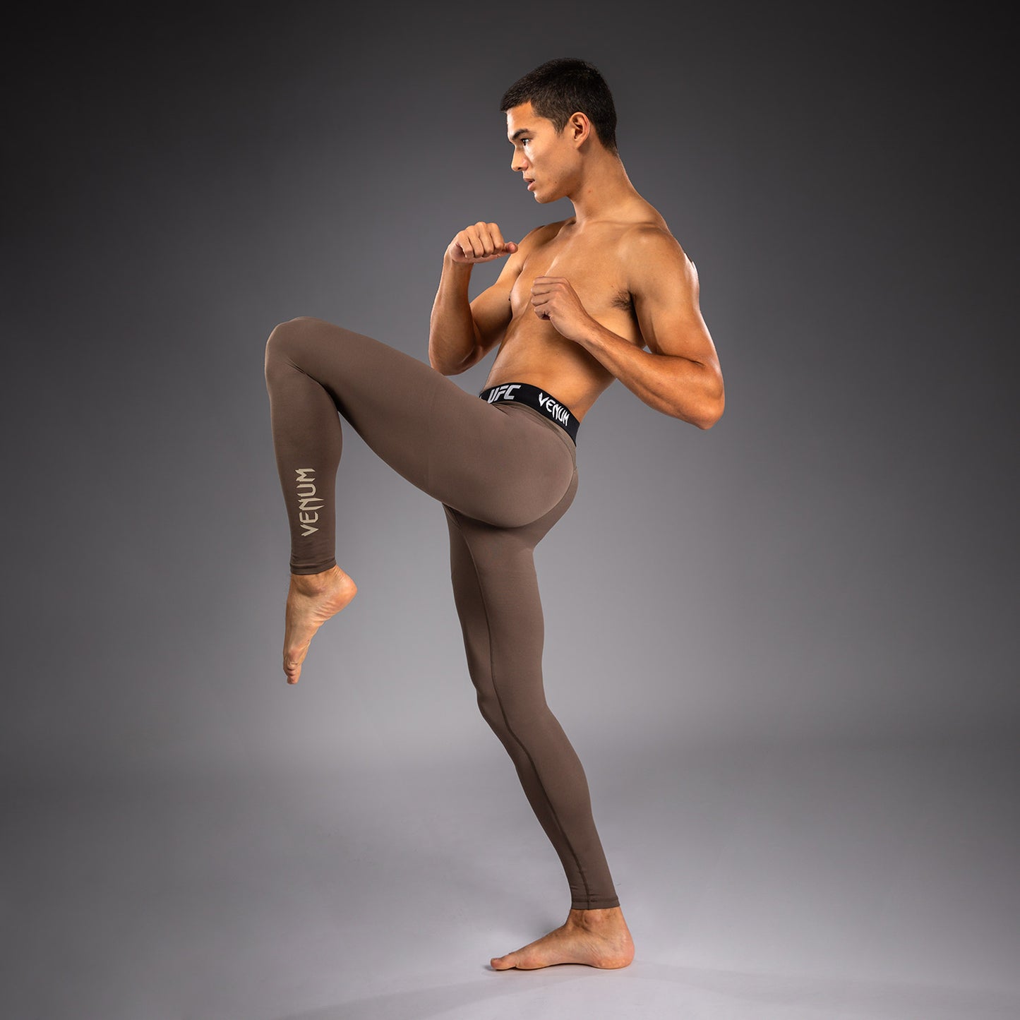 Venum UFC Unity by Venum Authentic Fight Week Pantalón de Compresión Técnico para Hombre - Marrón