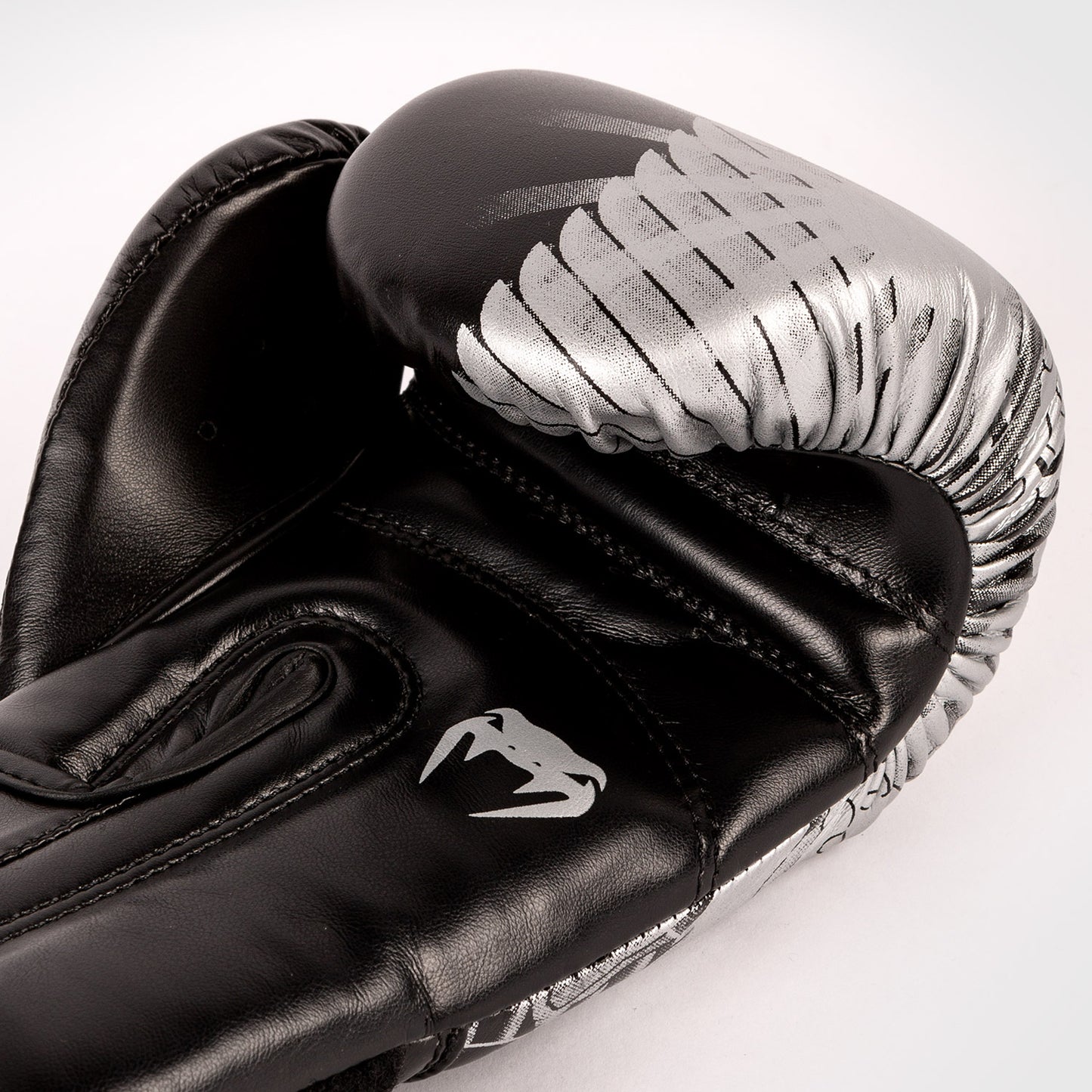 Guantes de boxeo Venum YKZ21 - Para Niños - Negro/Blanco