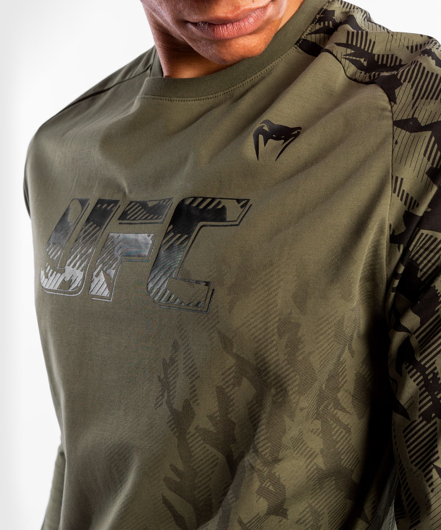 Camiseta De Algodón Manga Larga Para Hombre UFC Venum Authentic Fight Week - Caqui