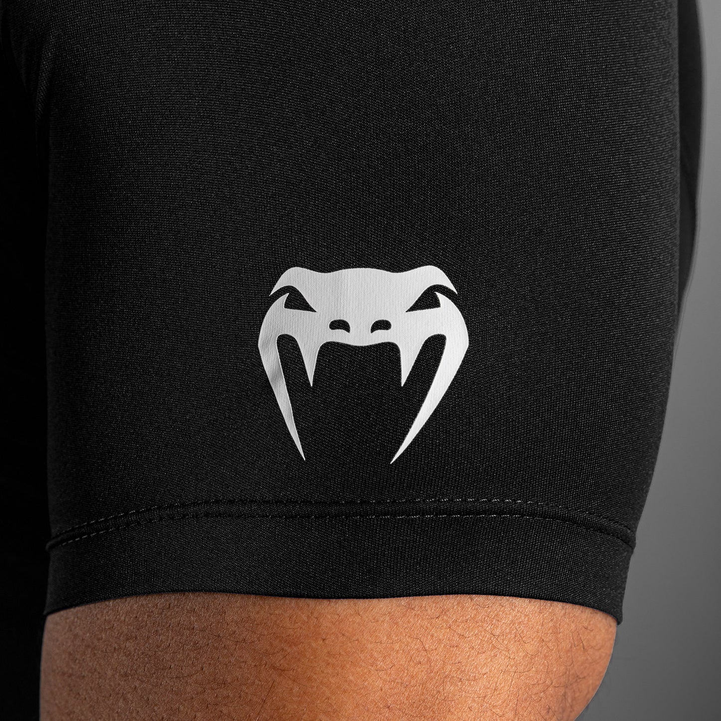 Venum Lineup Camiseta de Compresión Manga Corta - Negro/Blanco