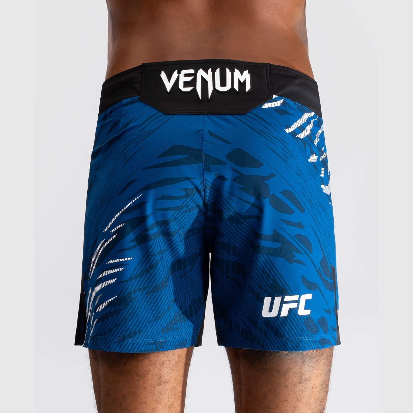 UFC Fusion by Venum Personalizados Authentic Fight Night Shorts de Lucha para Hombre - Ajuste Corto - Azul