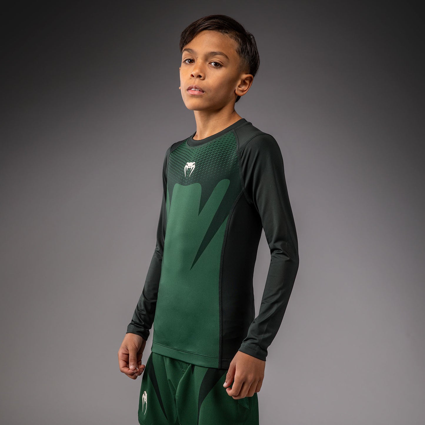 Venum Attack Rashguard de Manga Larga para Niños - Verde Bosque/ Blanco Roto