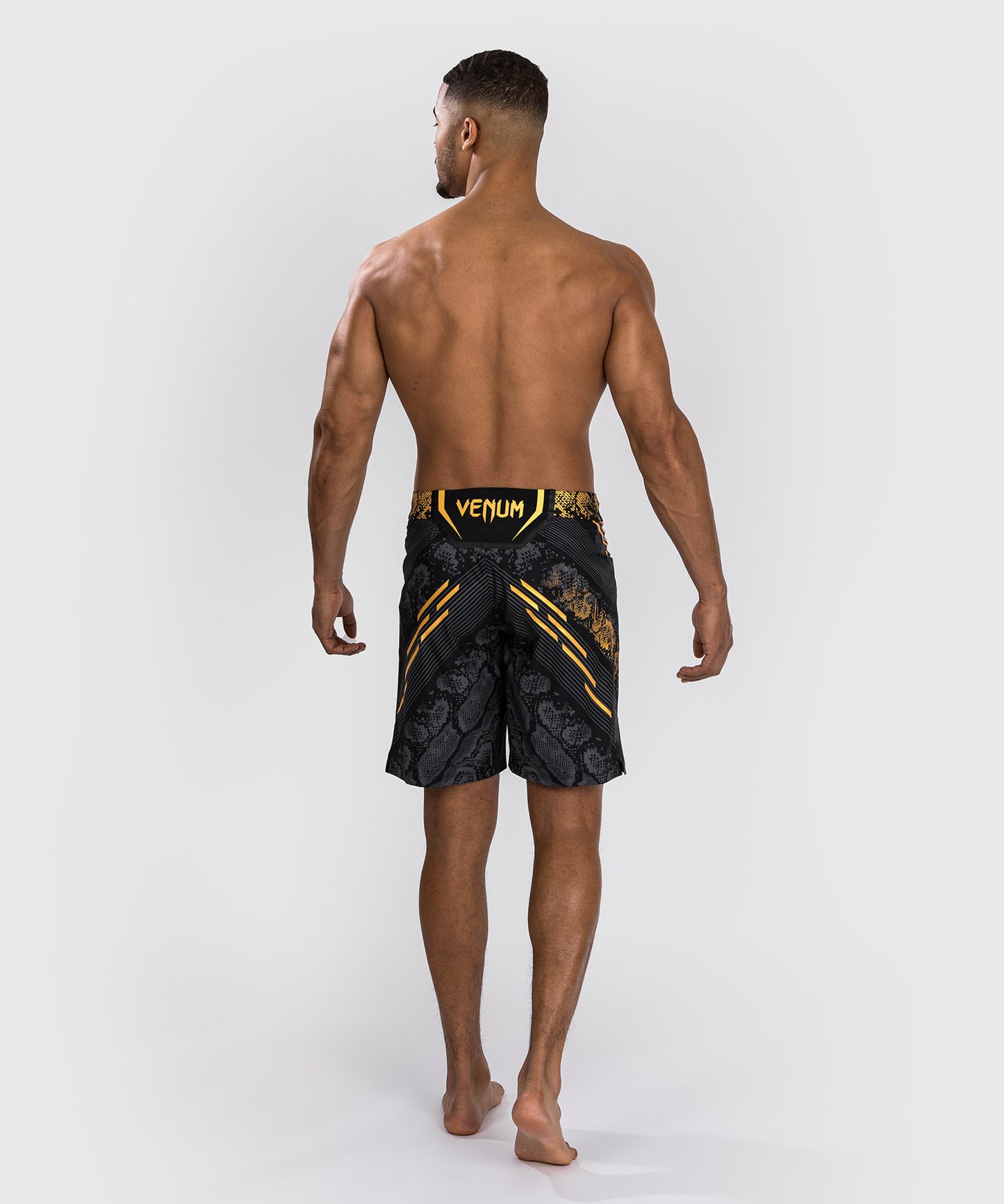 Pantalón Corto UFC Adrenaline by Venum Personalized Authentic Fight Night, Corte Largo, Hombre - Negro/Oro