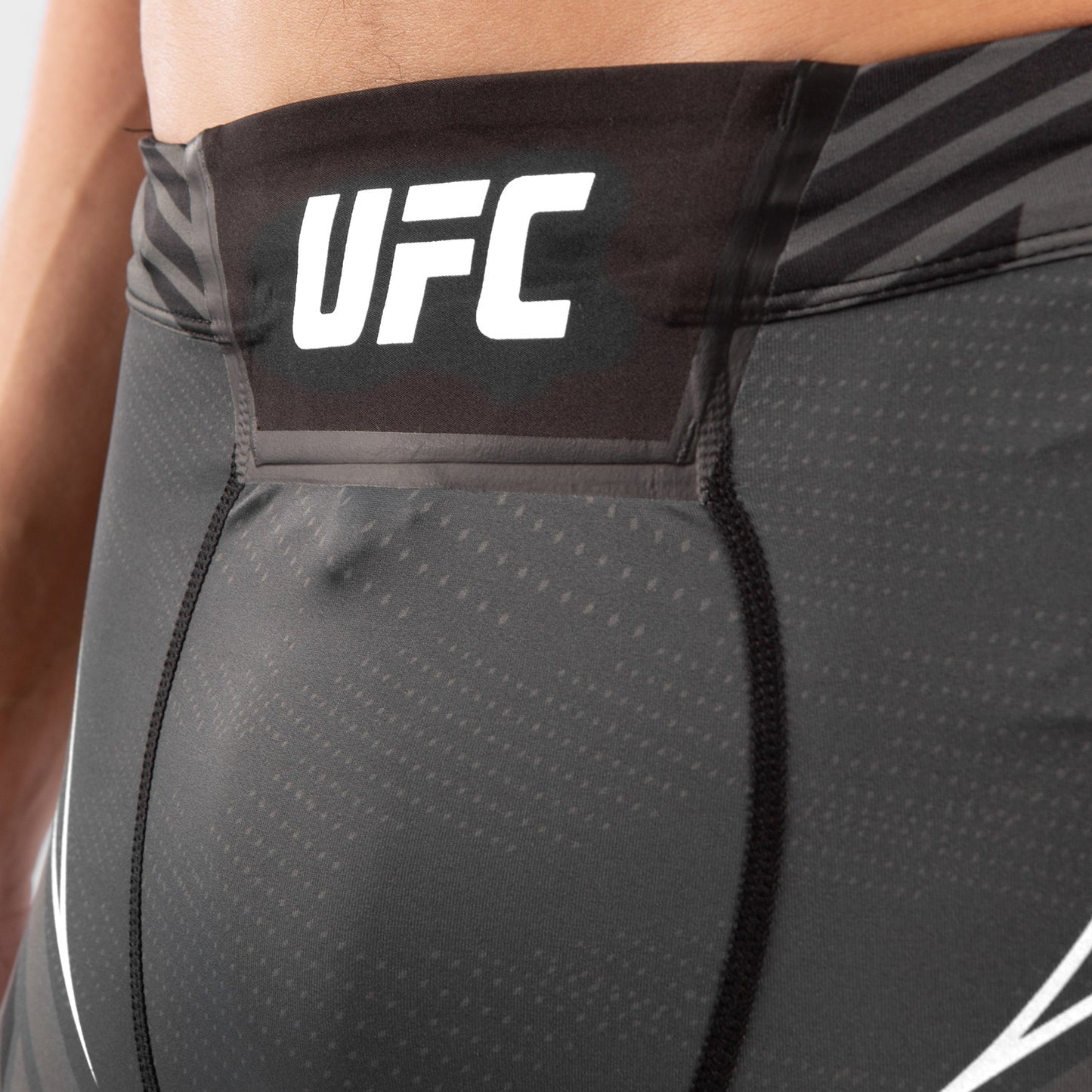 Venum UFC Authentic Fight Night Short de Compresión para Hombre – Negro