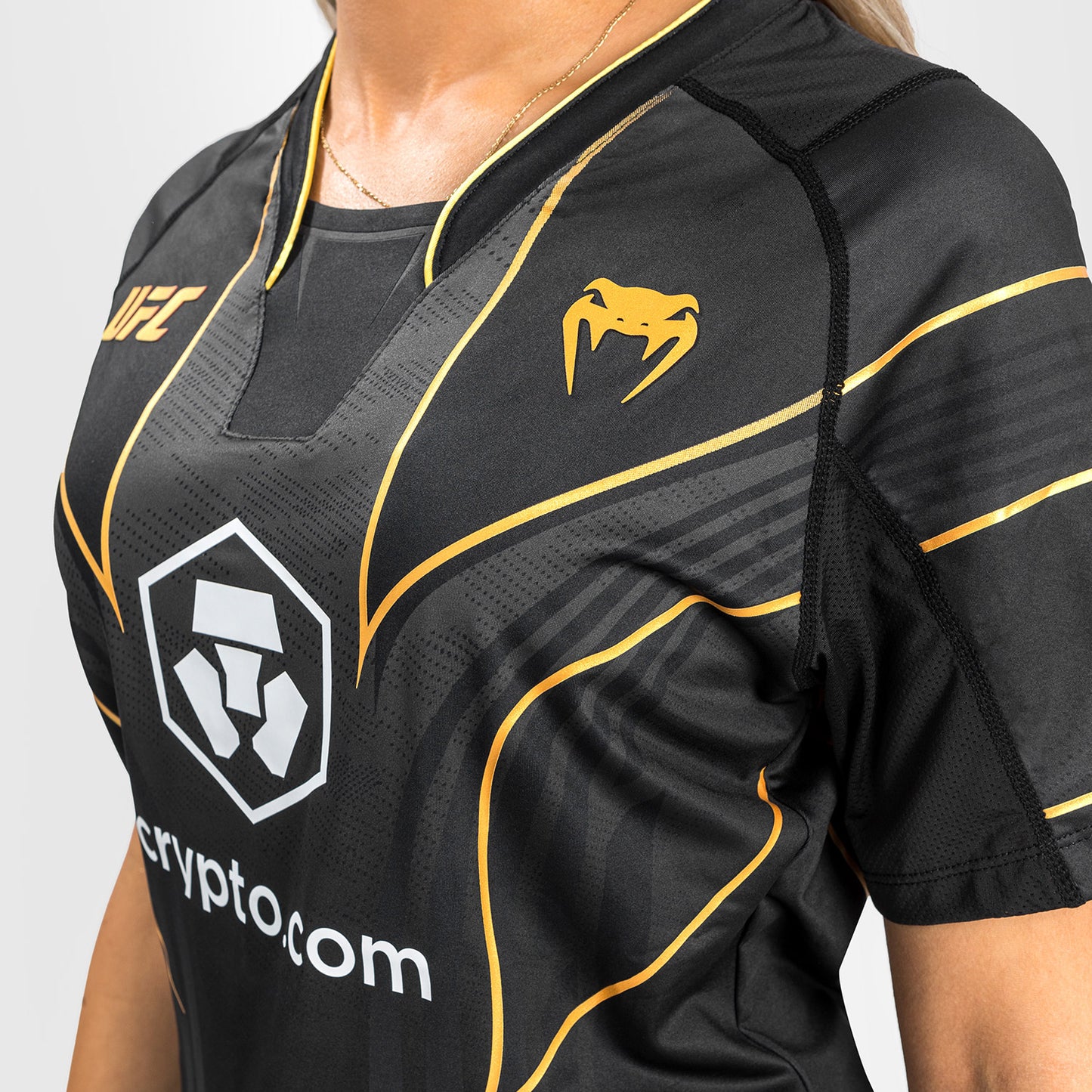 Camiseta UFC Venum Authentic Fight Night 2.0 Mujer - Campeón