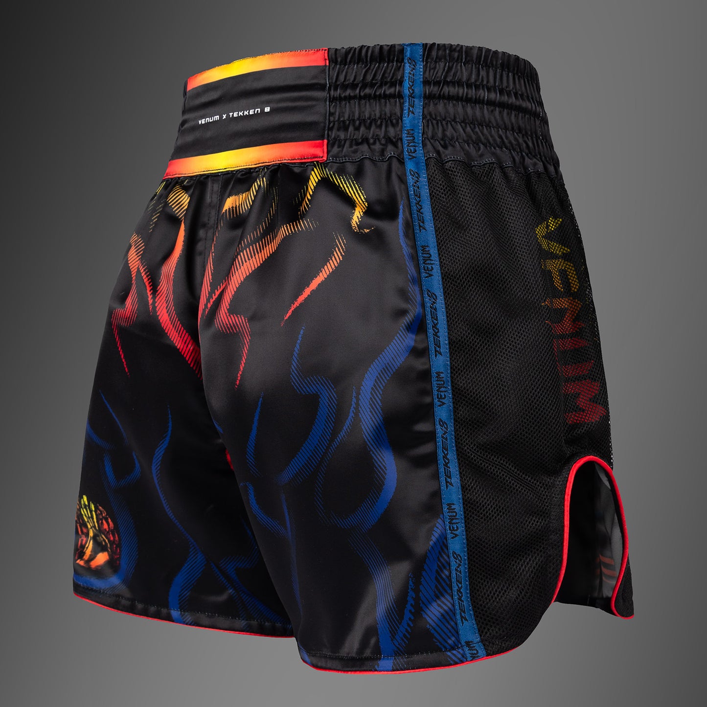 Venum x TEKKEN 8 Short de Muay Thai Yoshimitsu - Negro/Naranja