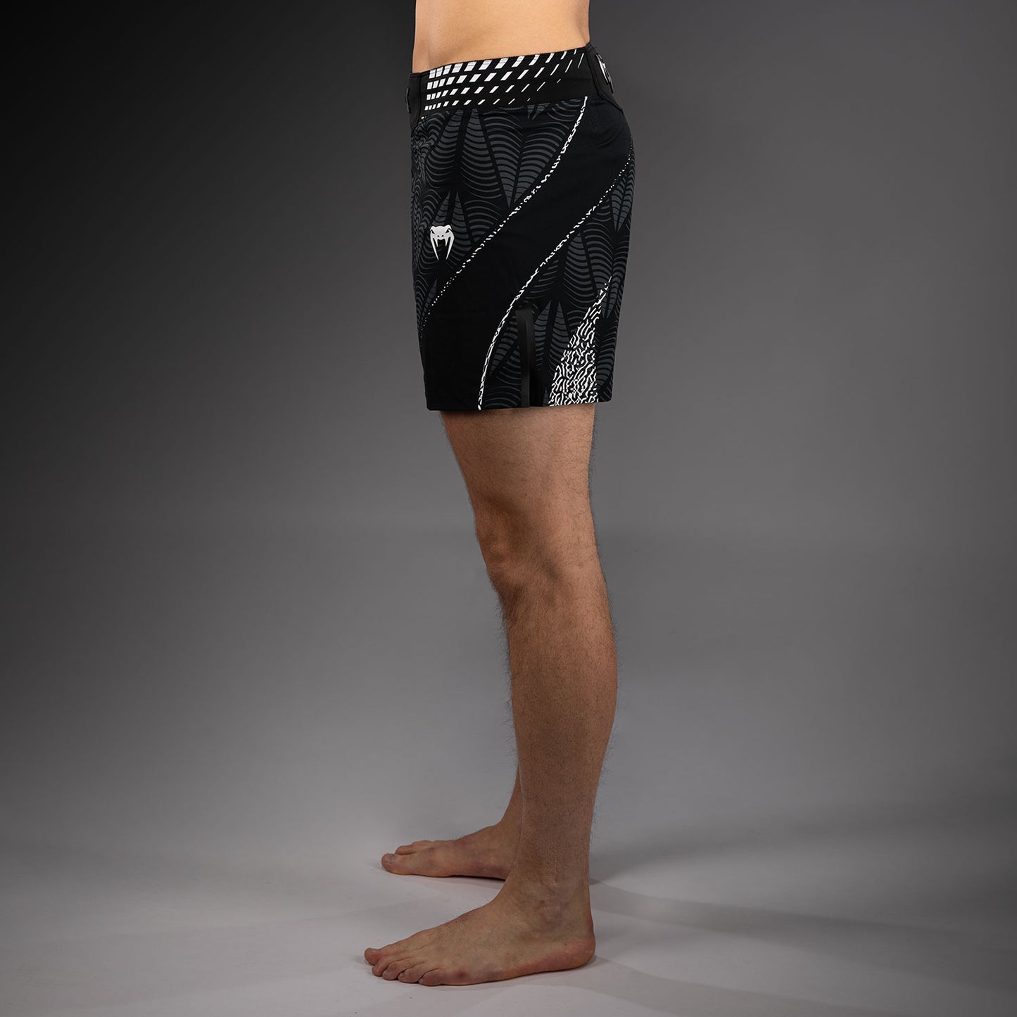UFC Zenith by Venum Authentic Fight Night Short de pelea ajuste corto Hombre - Negro