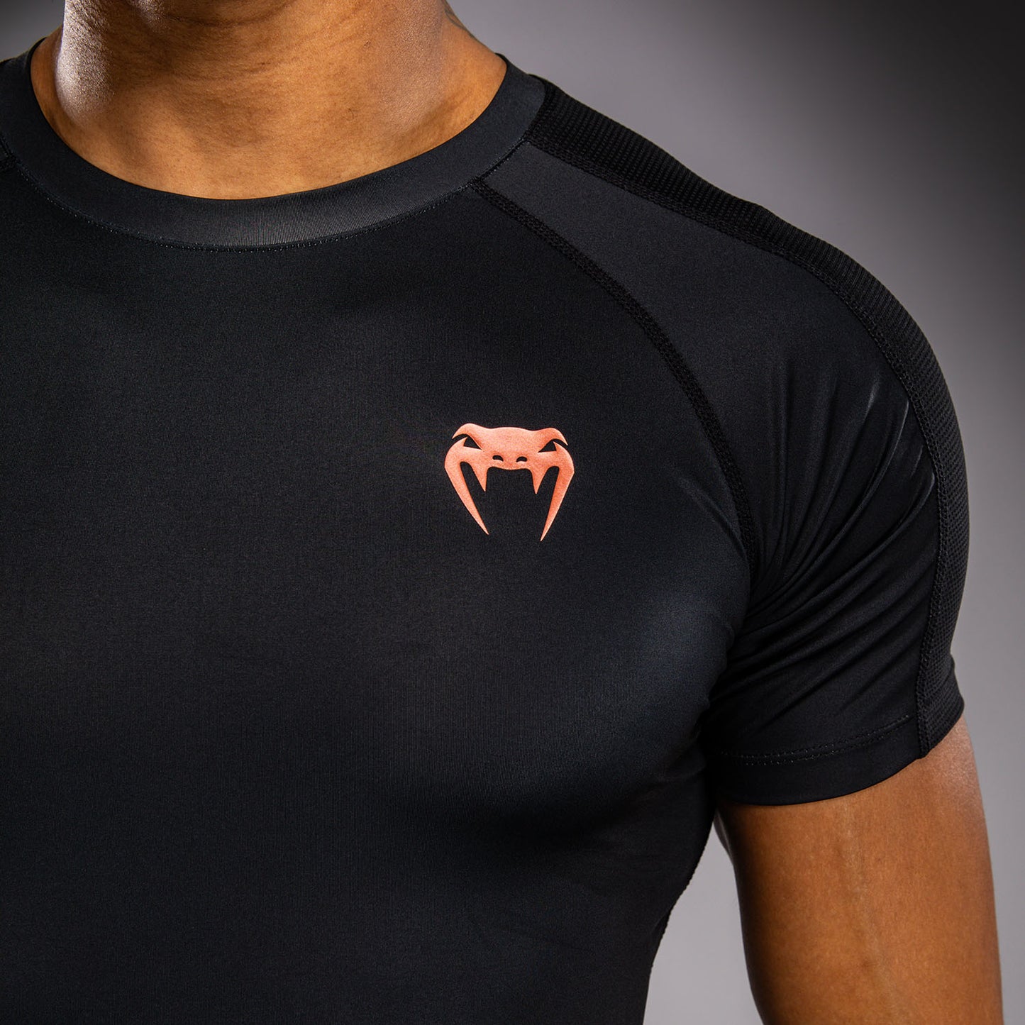 Venum Thunder Dragon Rashguard Manga Corta – Negro/Gris/Cobre