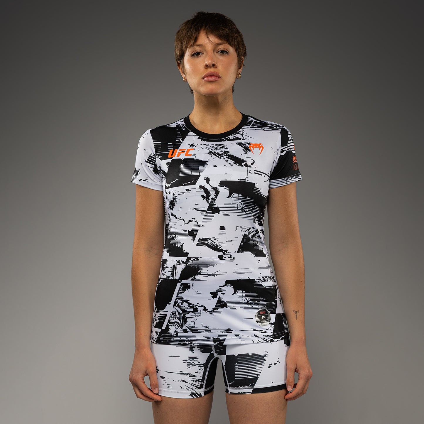 UFC Zenith by Venum Authentic Fight Week Camiseta de manga corta Performance Mujer - Blanco