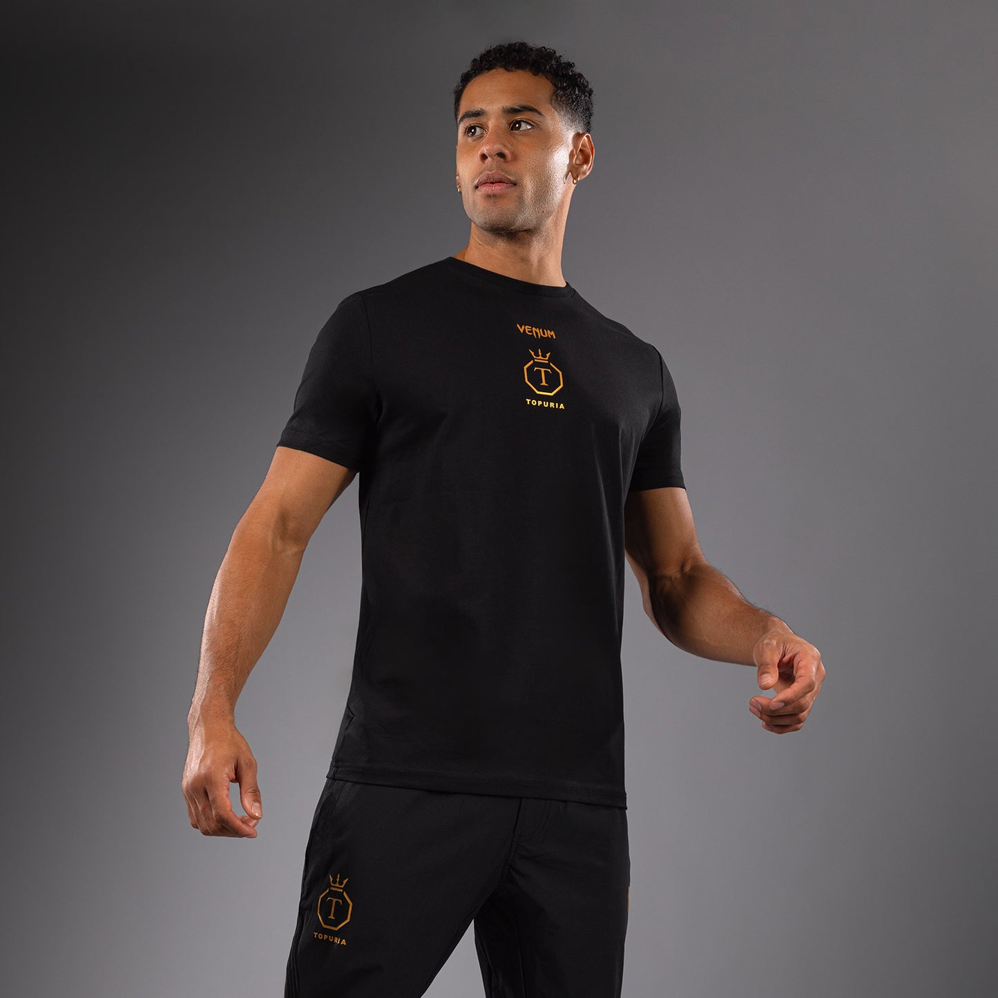 Venum x Topuria Unmatched Edition Camiseta - Negro/Dorado