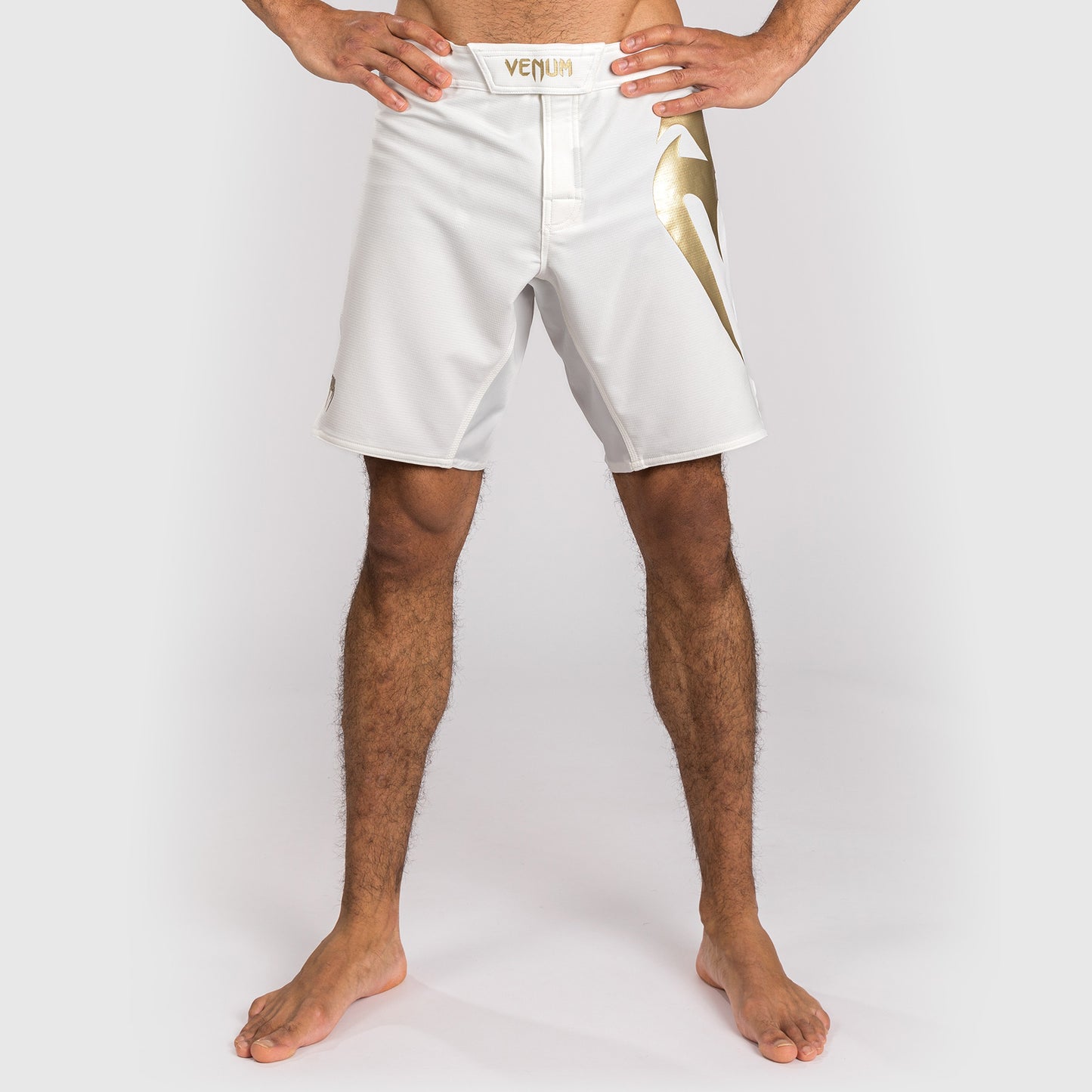 Venum Light 5.0 Pantalón Corto de Lucha - Blanco/Oro