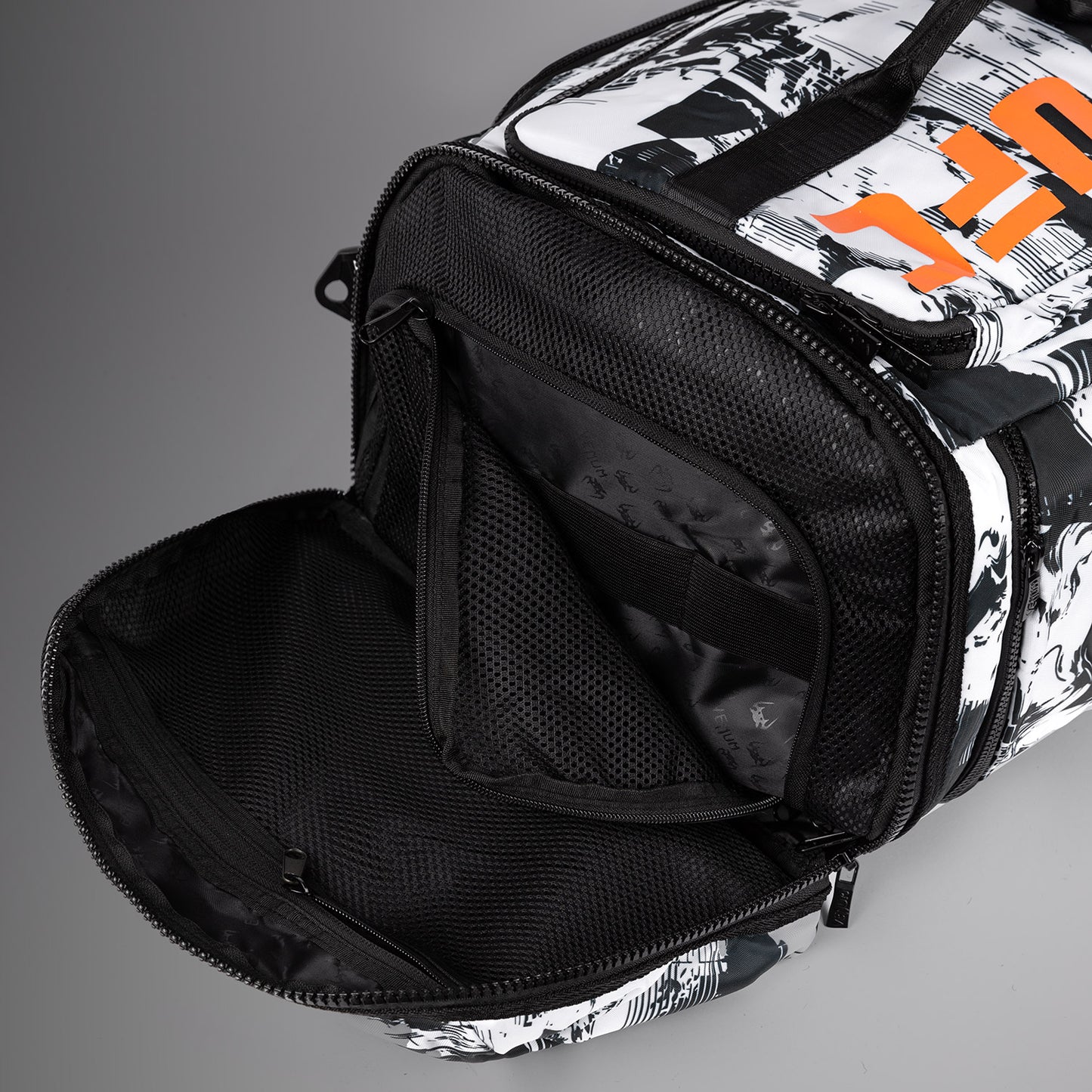 UFC Zenith by Venum Authentic Fight Week Bolsa de deporte - Blanca