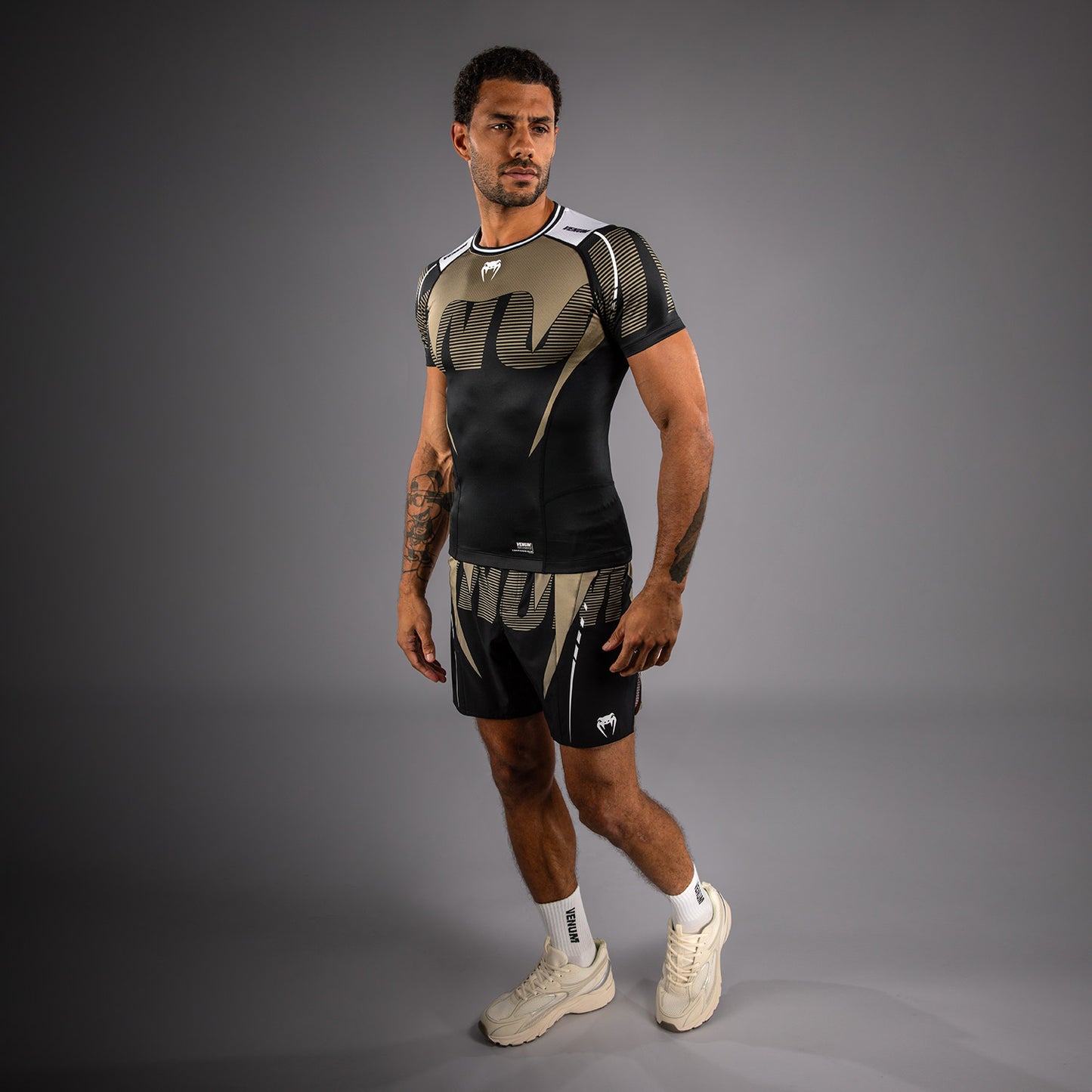 Venum Adrenaline Rashguard Manga Corta – Negro/Beige