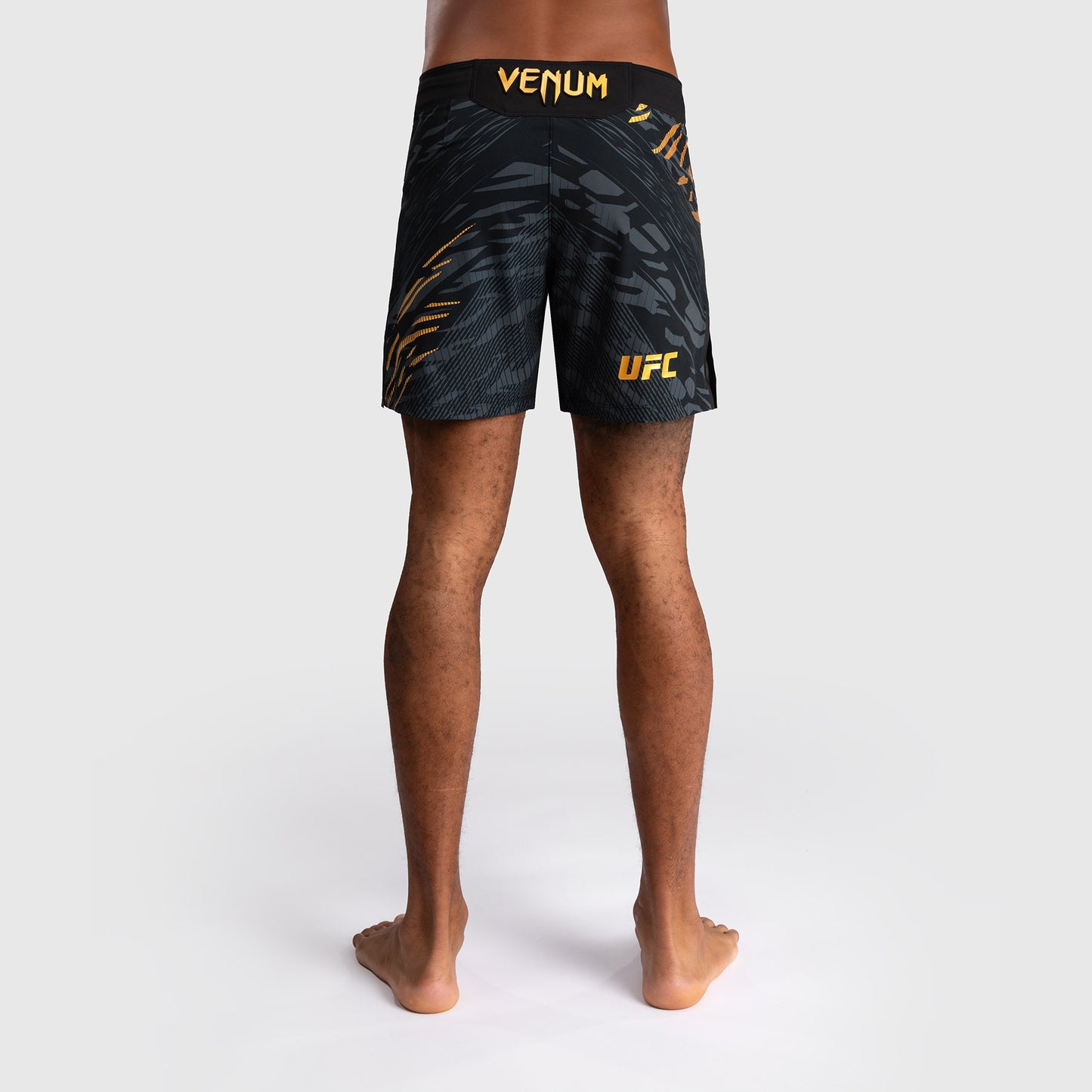 UFC Fusion by Venum Personalizados Authentic Fight Night Shorts de Lucha para Hombre - Ajuste Corto - Campeón