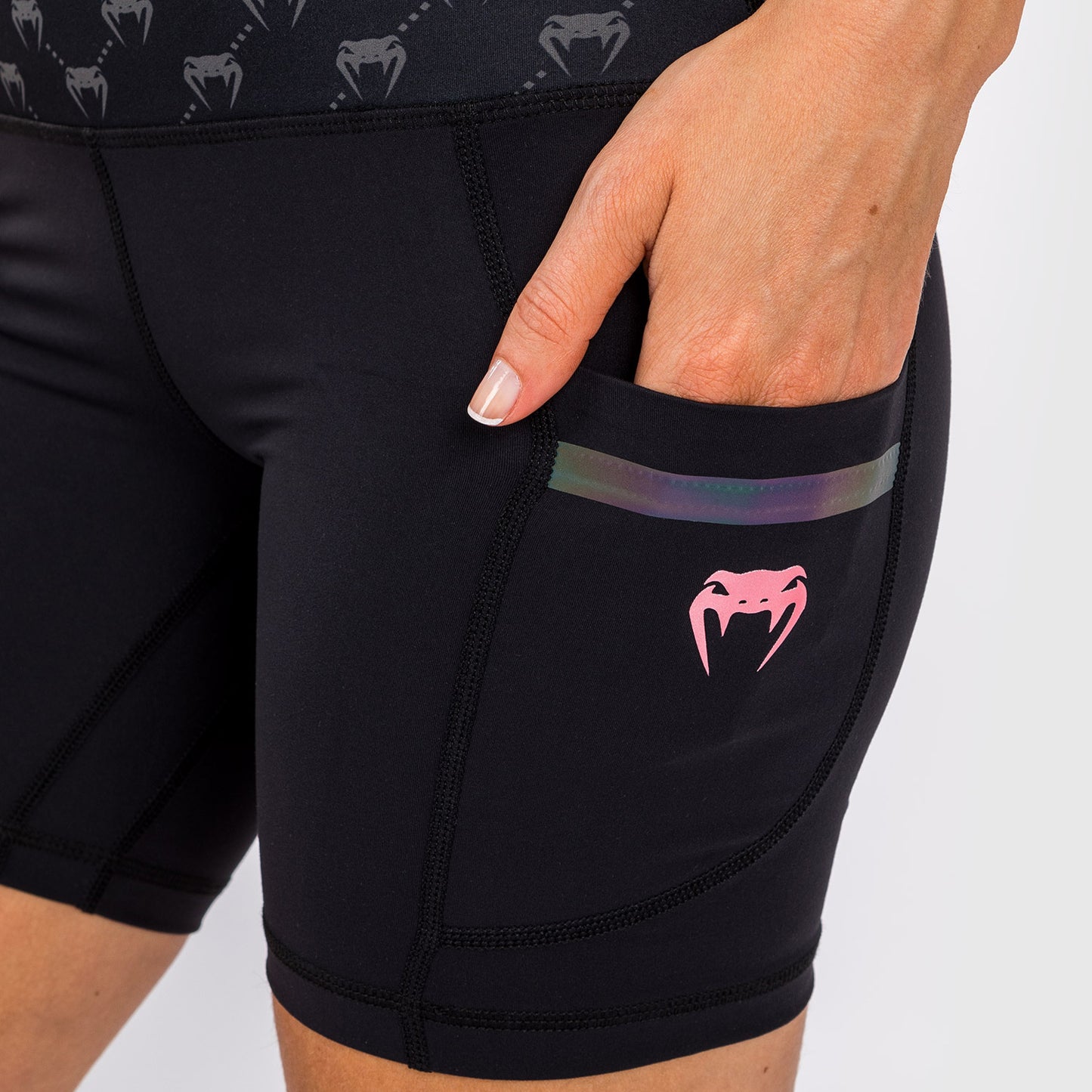 Shorts de Ciclismo Venum Monogram para Mujer – Negro/Oro Rosa