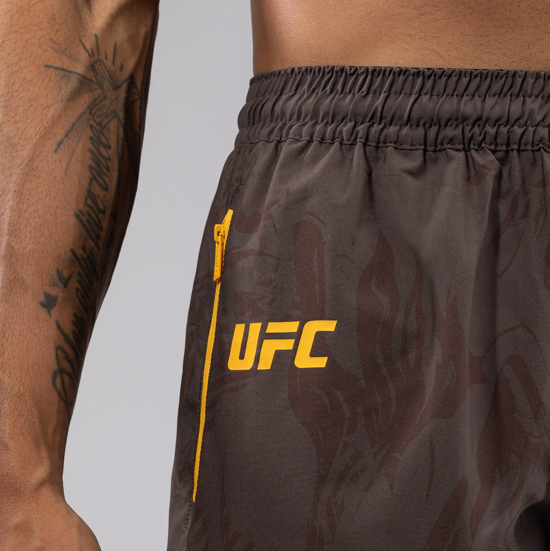 UFC Fusion by Venum Fight Week Shorts de Rendimiento para Hombre - Marrón tierra