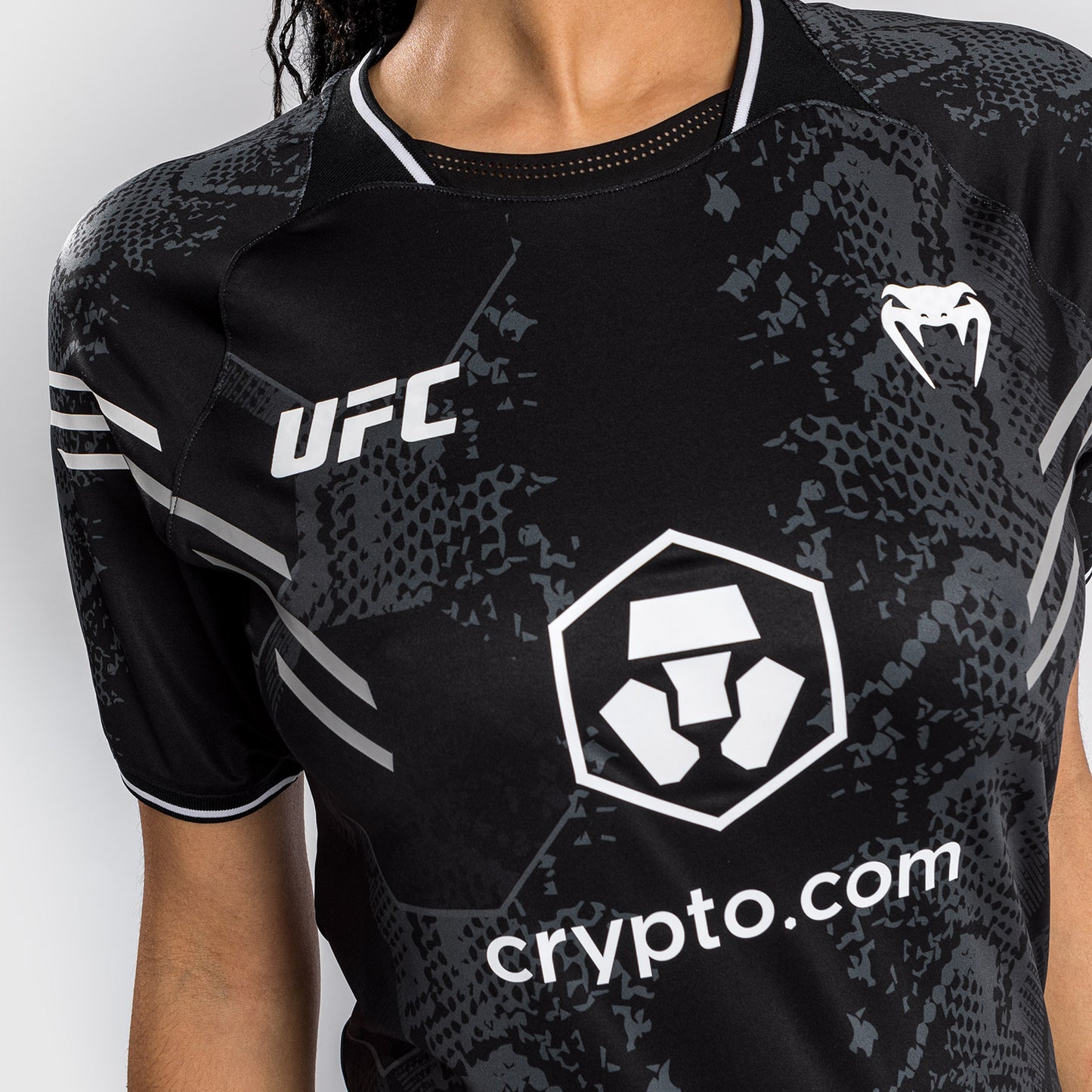 UFC Adrenaline by Venum Authentic Fight Night T-shirt Walkout para Mujer - Negro