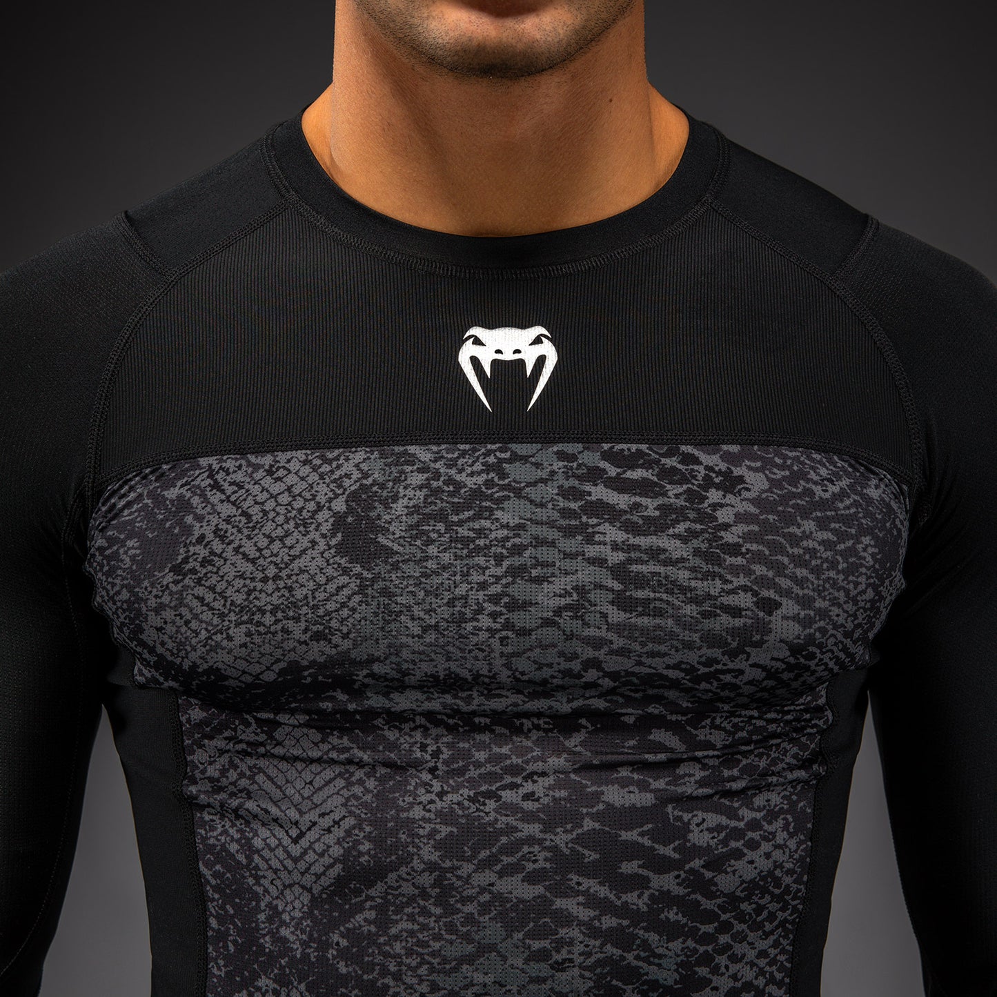 Venum G-Fit Scales Rashguard Manga Larga – Negro/Gris Carbón
