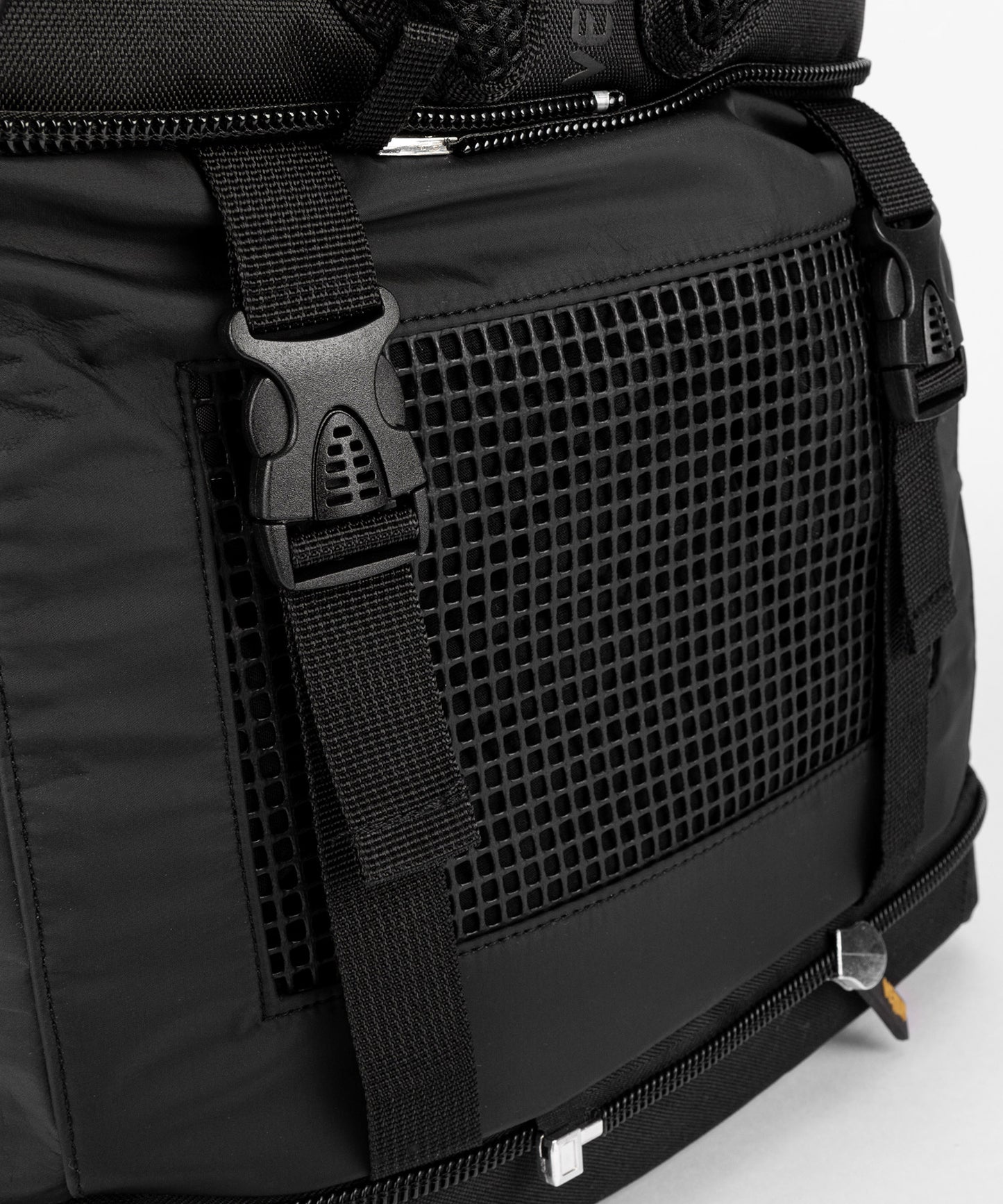 Mochila Venum Challenger Xtreme Evo - Negro/Dorado