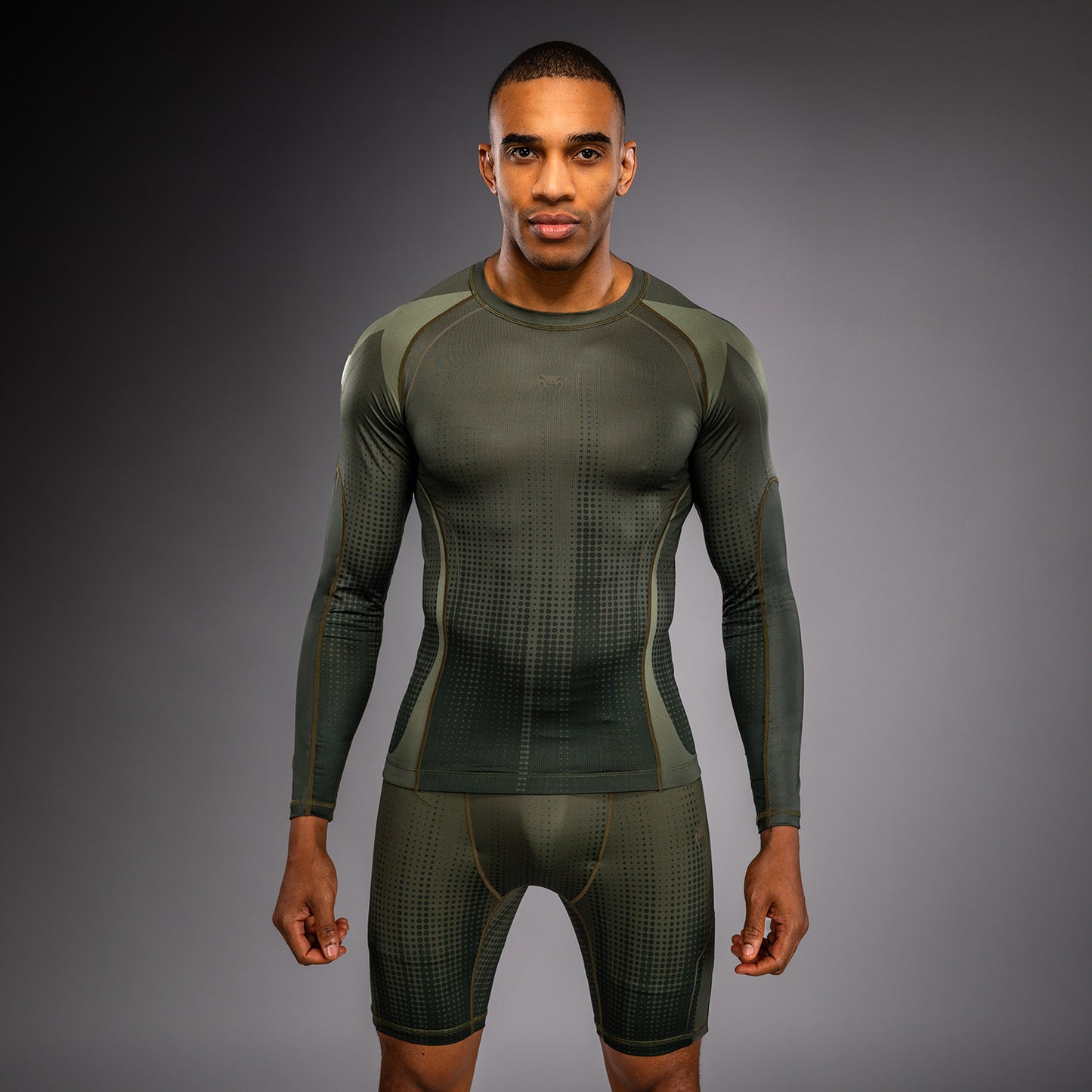 Venum Stealth Rashguard Manga Larga – Caqui/Verde Oscuro