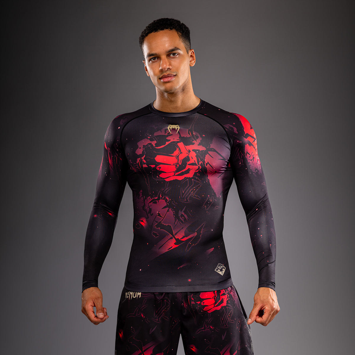 Jujutsu Kaisen x Venum Itadori Rashguard Manga Larga – Negro/Rojo