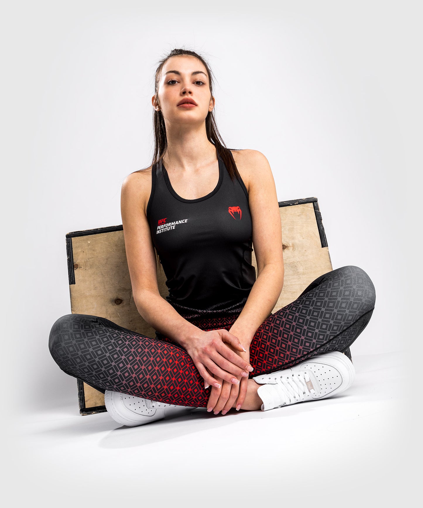 Camiseta sin mangas Venum UFC Performance Institute Dry Tech - Para mujer - Negro/Rojo