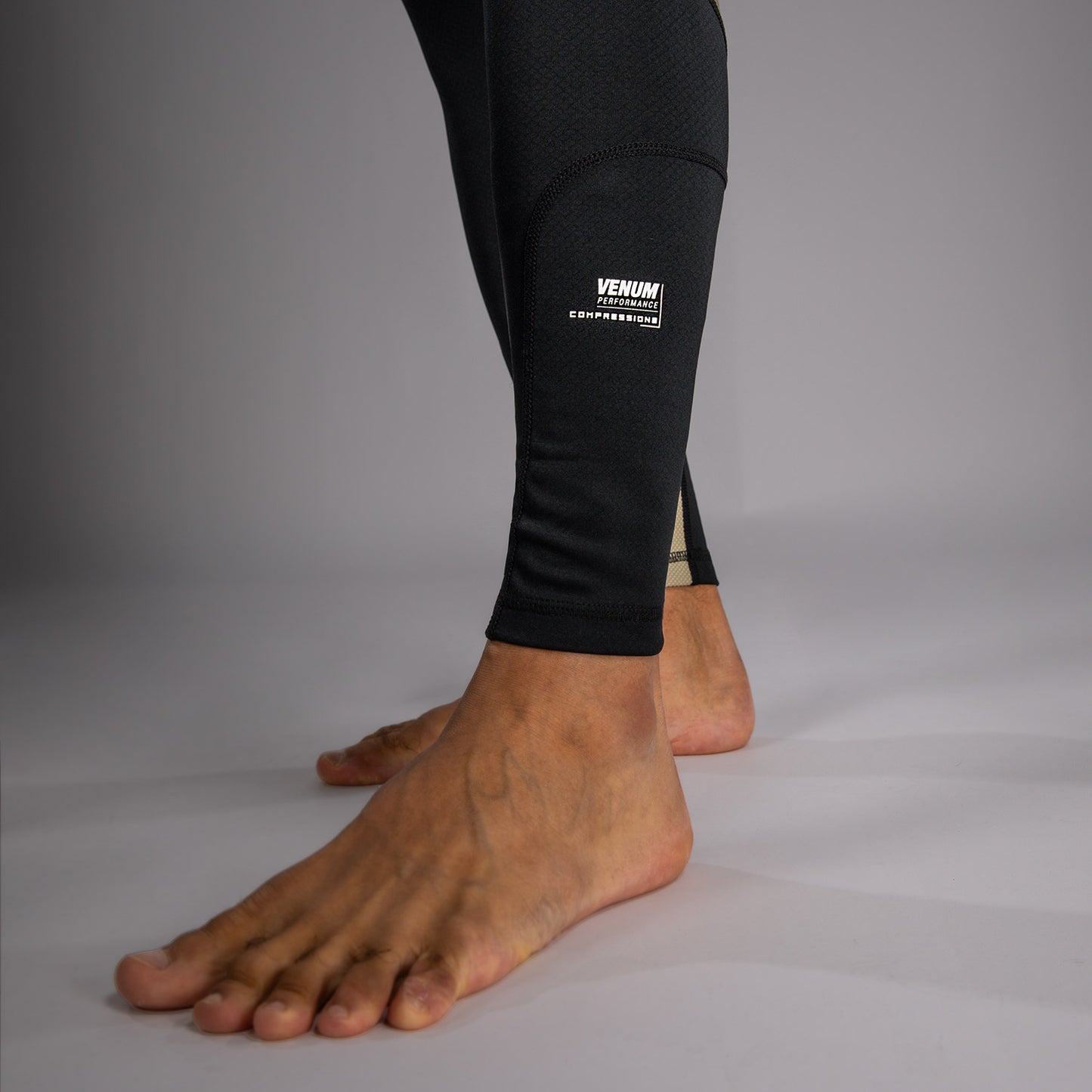 Venum Adrenaline Pantalones Compresivos – Negro/Arena