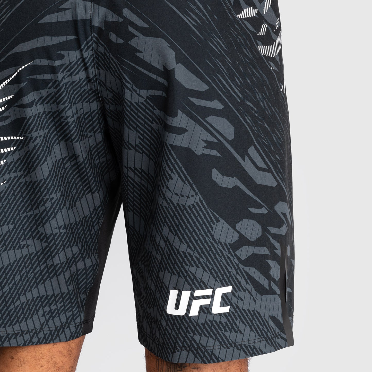 UFC Fusion by Venum Personalizados Authentic Fight Night Shorts de Lucha para Hombre - Ajuste Largo - Negro