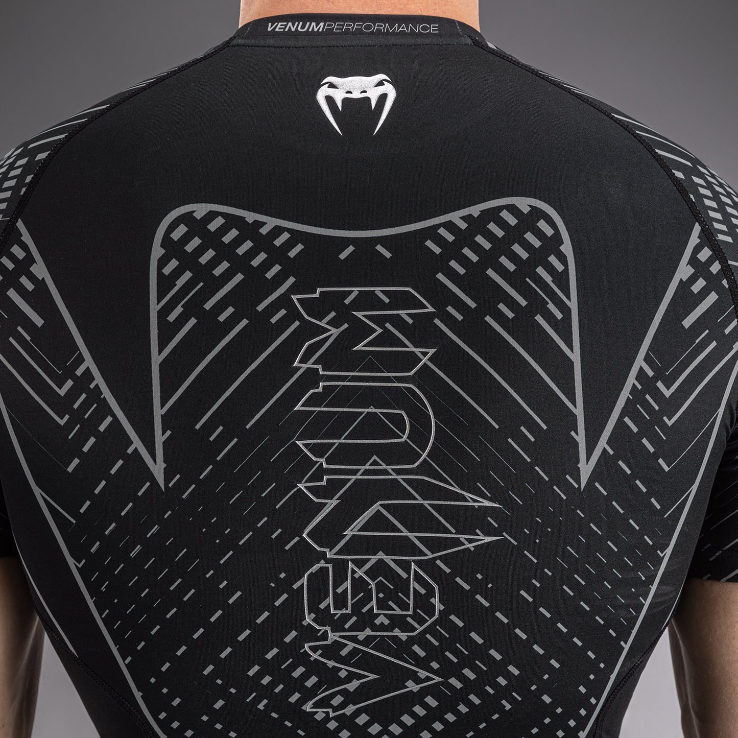 Venum Midnight Fury Rashguard Manga Corta – Negro/Gris/Plata