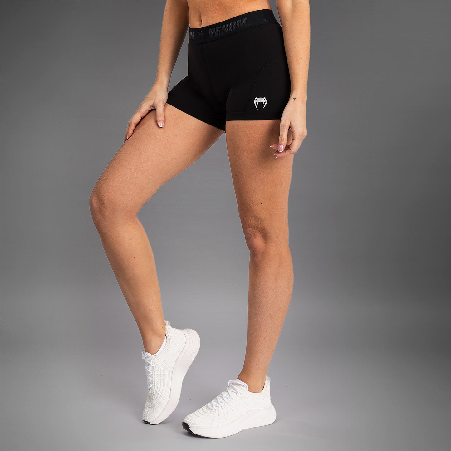 Venum Elevate Short Vale Tudo para mujer - Negro