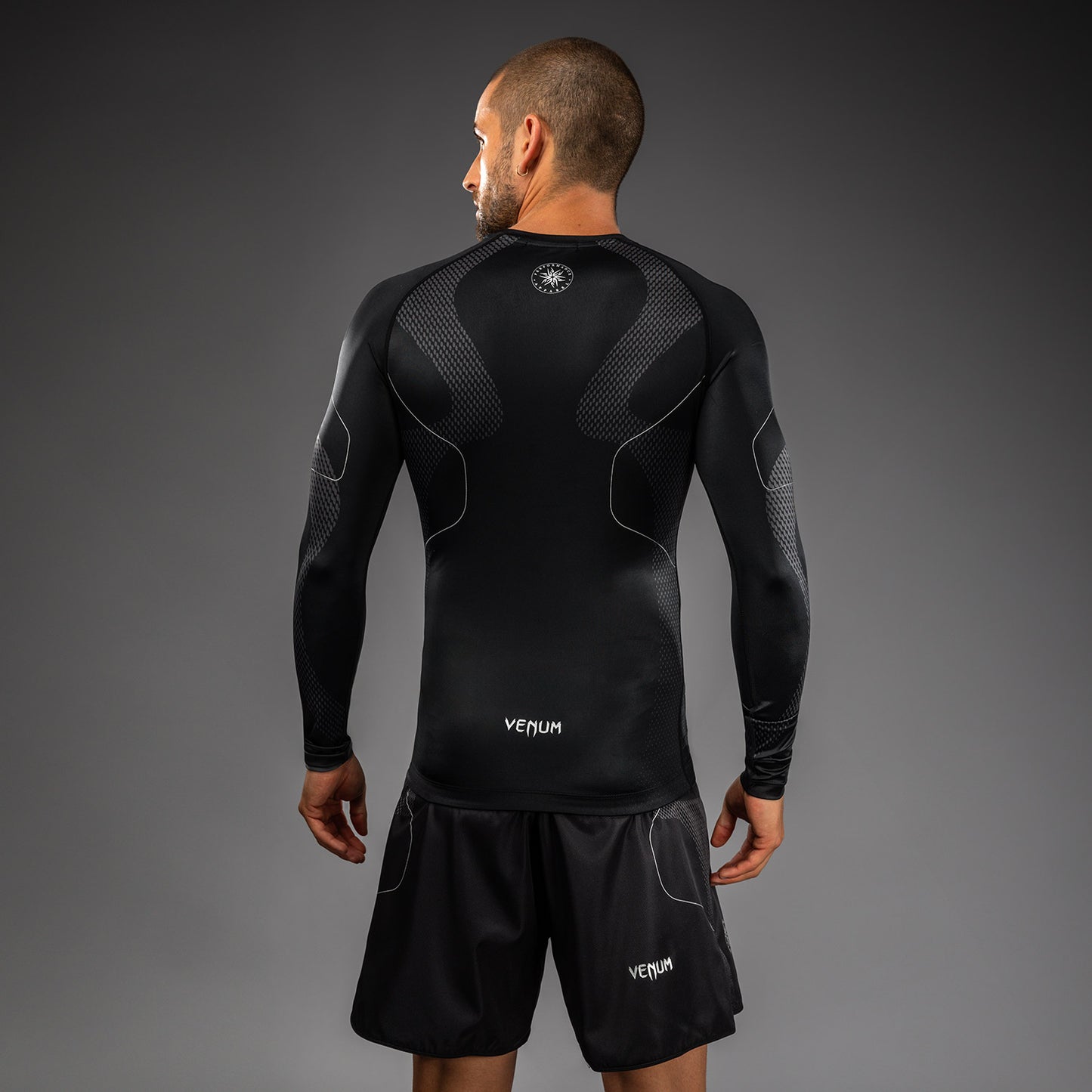 Venum Nexus Rashguard Manga Larga – Negro/Plata