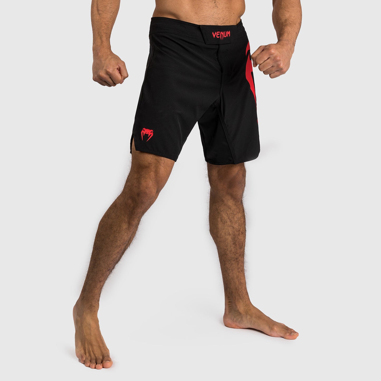 Venum Light 5.0 Pantalones cortos de lucha - Negro/Rojo