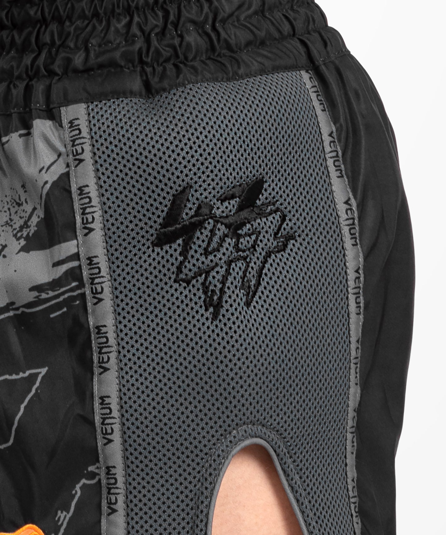Venum S47 Muay Thai Shorts - Negro/Naranja