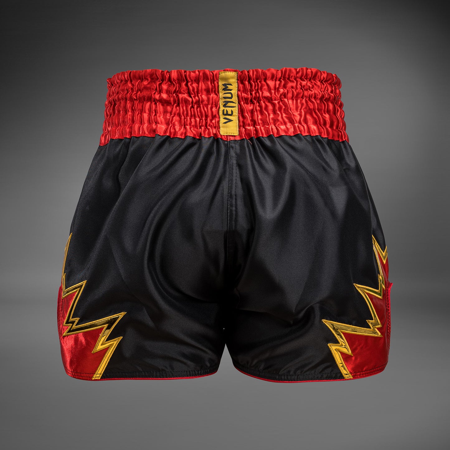 Venum Inferno Pantalones cortos de Muay Thai - Negro/Oro/Rojo