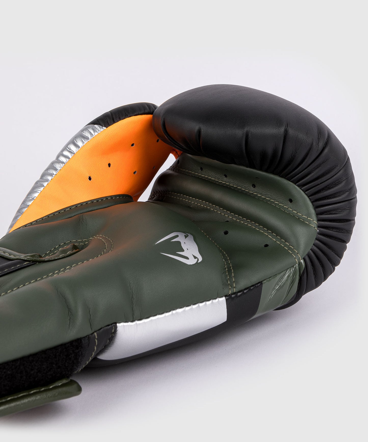 Venum Elite Guantes de Boxeo - Negro/Plata/Caki