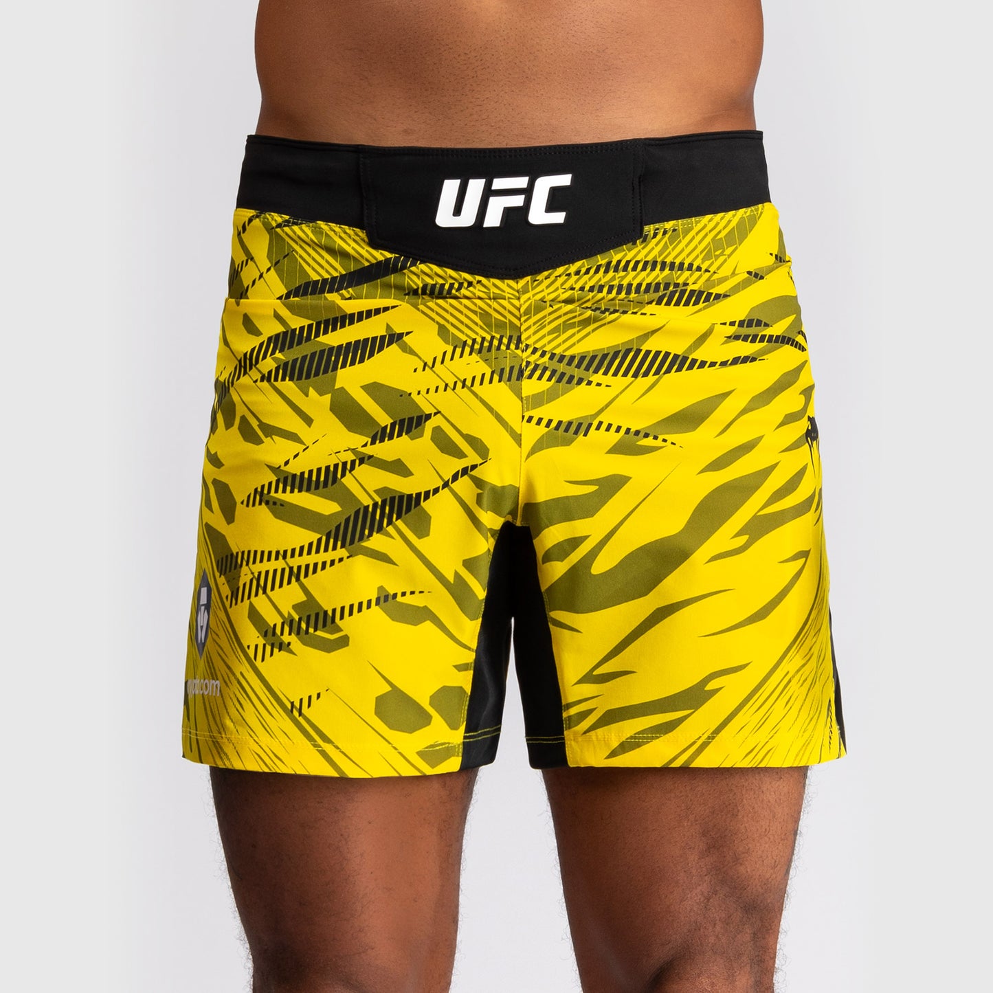UFC Fusion by Venum Personalizados Authentic Fight Night Shorts de Lucha para Hombre - Ajuste Corto - Amarillo