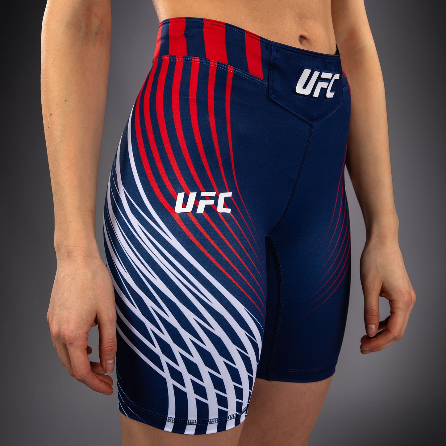 Official UFC Freedom 250 by Venum Authentic Vale Tudo Shorts de ajuste largo para mujer - Azul