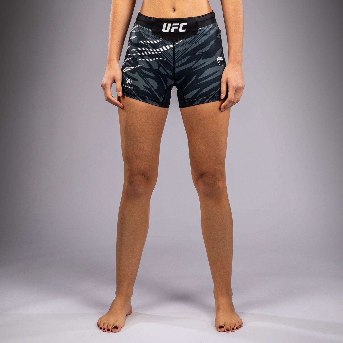 UFC Fusion by Venum Authentic Fight Night Vale Tudo Shorts para Mujer - Ajuste Corto - Negro