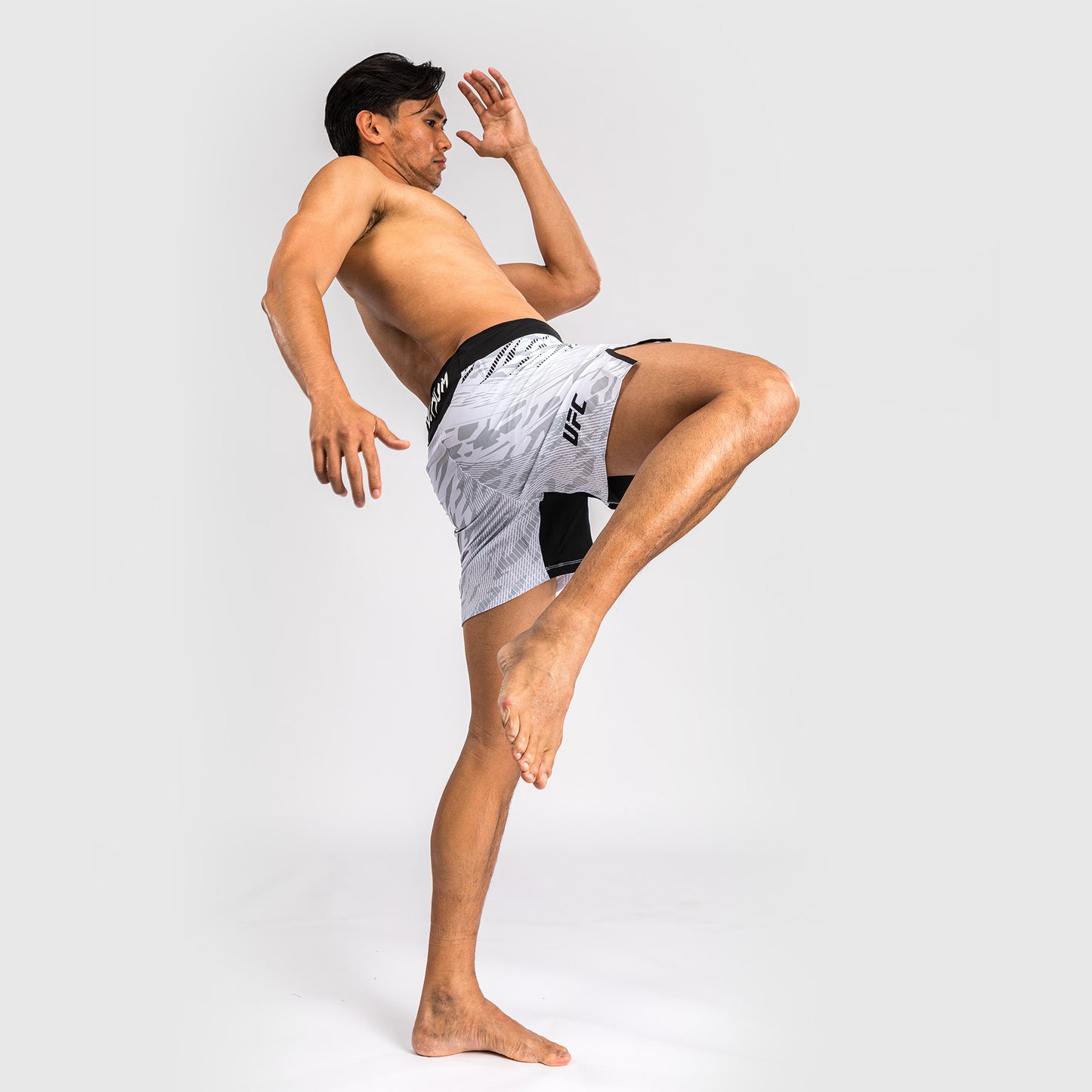UFC Fusion by Venum Personalizados Authentic Fight Night Shorts de Lucha para Hombre - Ajuste Corto - Blanco