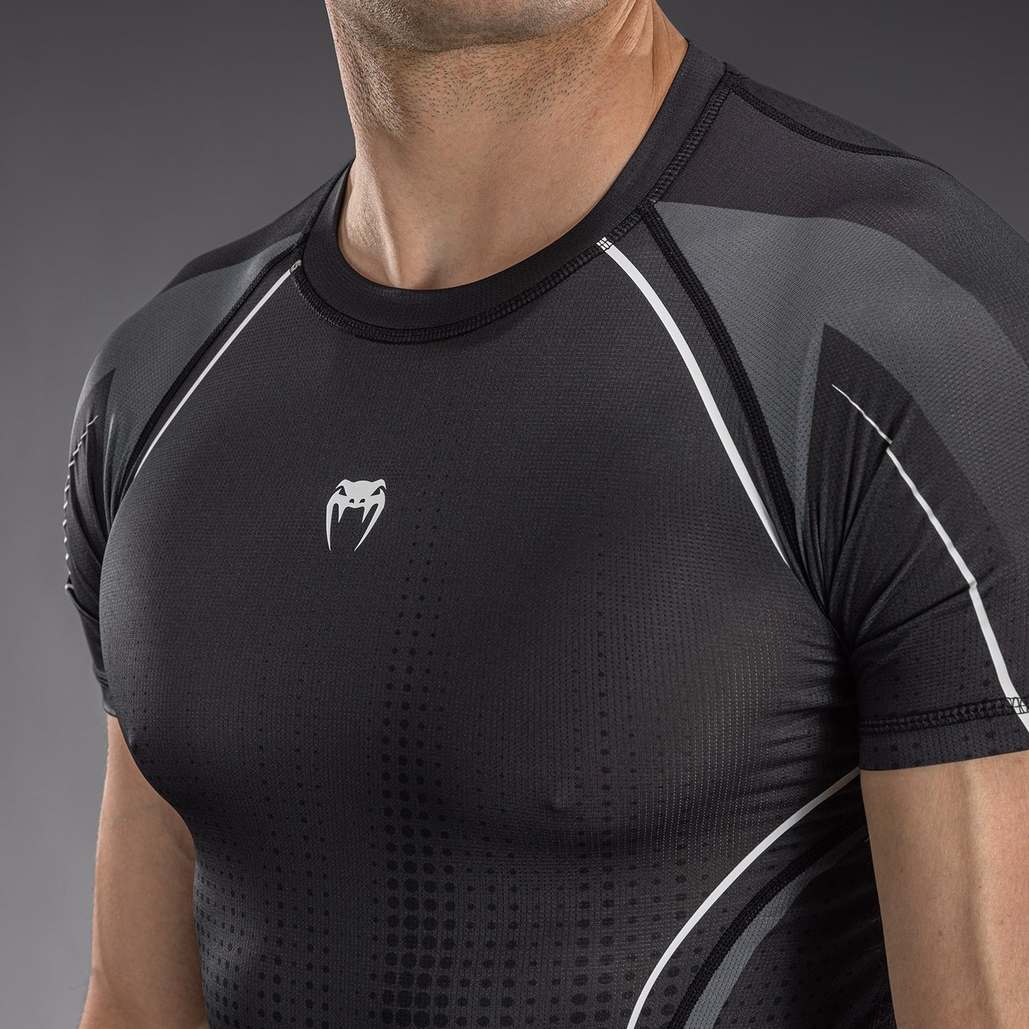 Venum Stealth Rashguard Manga Corta – Negro/Blanco