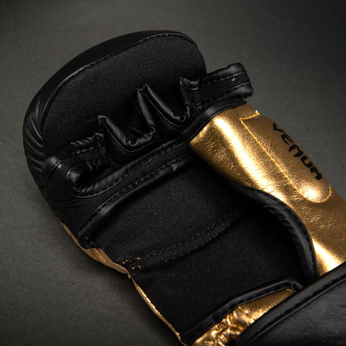 Venum Attack 2.0 Guantes de Sparring de Piel – Oro/Negro